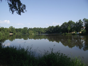 Vue de l'étang d'Evrieu Vue de l'étang d'Evrieu